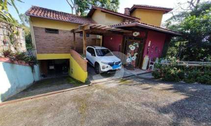 Casa com 3 dorm. e 1 suíte, 2 garagens, em Pendotiba 246 m² por R$ 1.250.000