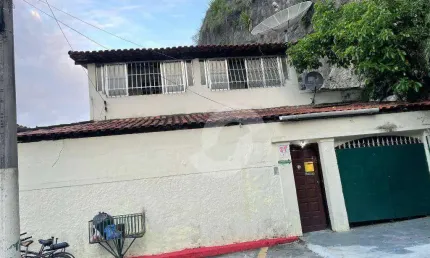Casa com 4 dormitórios à venda, 180 m² por R$ 520.000,00 - Centro - Niterói/RJ
