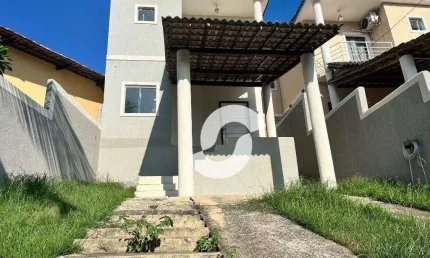 Serra Grande, excelente casa duplex com 3 quartos, sendo 1 suíte com varanda, quintal e 2 vagas - R$700.000
