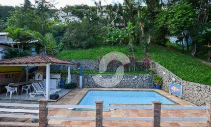 Casa com lazer em Condomínio de Luxo em Piratininga