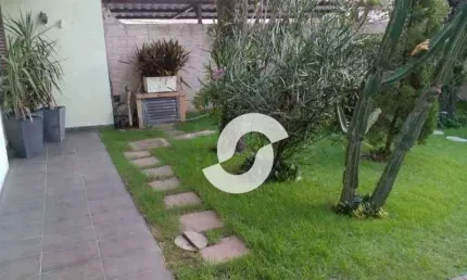 CASA DUPLEX ESPAÇOSA NO FONSECA – 5 QUARTOS, PISCINA E CHURRASQUEIRA!