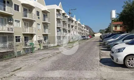 Apartamento com 2 dormitórios à venda, 67 m² por R$ 250.000,00 - Pendotiba - Niterói/RJ