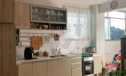 FONSECA! Lindo apartamento de 2 quartos com garagem.