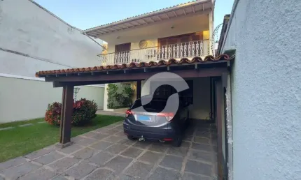Casa com piscina e excelentes cômodos generosos  r$ 2.800.000 - são francisco - niterói/rj