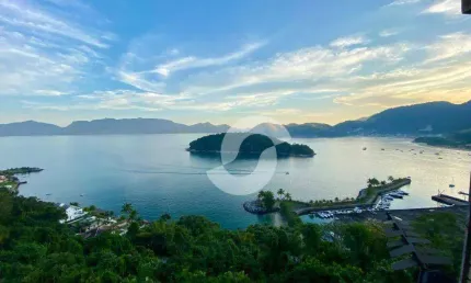 Excelente apartamento com 2 quartos, 1 suíte, banheiro social, sala em dois ambientes, cozinha americana, vista mar. área de lazer completa