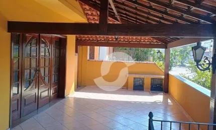 Linda casa duplex com 3 quartos, 2 suítes, varanda!