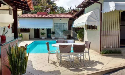 Casa com 3 dormitórios à venda, 277 m² por R$ 950.000,00 - Itaipu - Niterói/RJ