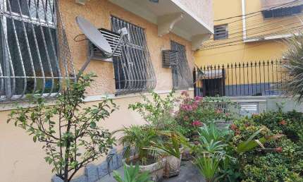 Apartamento térreo, dentro de uma Vila graciosa, com 3 dormitórios, copa cozinha e 1 vaga