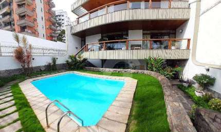 Casa de 700m² com 4 dormitórios na praia de Boa Viagem - Niterói/RJ