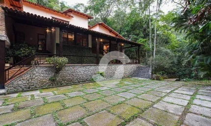 Casa com 4 dormitórios à venda, 579 m² por R$ 2.300.000,00 - Pendotiba - Niterói/RJ