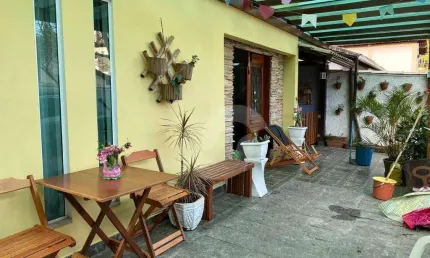 Casa com 4 dormitórios à venda, 216 m² por R$ 460.000,00 - Maria Paula - Niterói/RJ