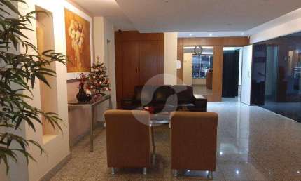 Apartamento de 3 quartos e 2 vagas no miolo de Icaraí