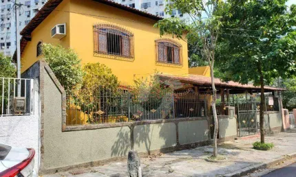 Casa com 3 dormitórios à venda, 450 m² por R$ 690.000,00 - Santa Rosa - Niterói/RJ
