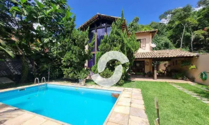 Linda Casa em Condomínio com 03 dormitórios, sendo 02 suítes, Quintal, Piscina e Churrasqueira  à venda, 218 m² por R$ 720.000 - Sape - Niterói/RJ