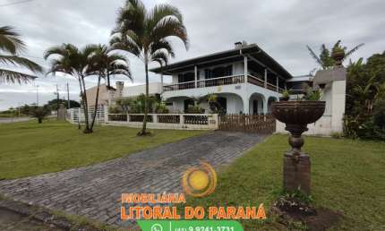 Sobrado de frente para a praia, com 7 quartos (sendo 3 suítes) em Canoas.