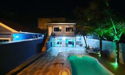 Sobrado com piscina 3 Dormitórios à Venda Balneário Perequê - Matinhos