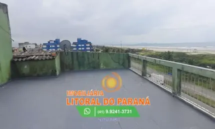 Prédio residencial sendo 4 apartamentos ,1 ponto comercial e 1 cobertura
