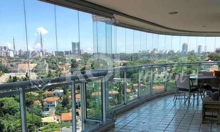 Cobertura de luxo no Pacaembu: 4 quartos, 3 suítes, 847m² e 6 vagas de garagem em São Paulo-SP.