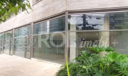 Loja comercial para locação na vila madalena, são paulo-sp: mezanino, 2 banheiros, 235m² de área.