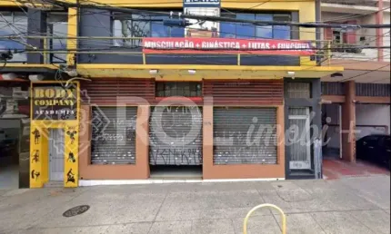 Esta espaçosa loja com uma fachada de 6 metros e um ótimo pé direito de 3 metros, ara Locação com 220m² na Vila Mariana