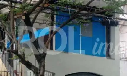 Casa com 260 m² para venda ou aluguel na Av. Bosque da Saúde, para uso comercial ou residencial.