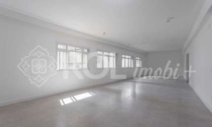 Apartamento totalmente reformado, com 3 dormitórios e 2 vagas na Joaquim Eugênio de Lima, Jardim Paulista.