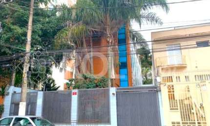 Prédio comercial na Vila Clementino, São Paulo-SP, com 6 salas, 9 banheiros, 15 vagas de garagem e 901m².