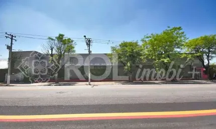 Locação de Galpão Comercial de Alto Padrão no Jaguaré, São Paulo-SP: 7 Salas, 4 Banheiros, 30 Vagas de Garagem, 1.361m²!