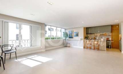 Luxuoso Apartamento de 2 Quartos na Vila Nova Conceição, São Paulo-SP: 1 Suite, 1 Sala, 4 Banheiros, 1 Vaga de Garagem, 130m².