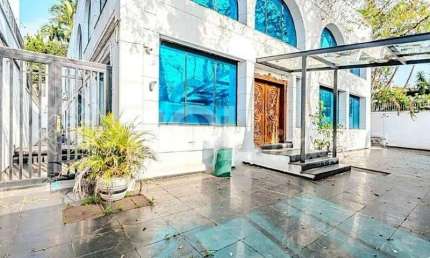 Prédio comercial com 15 salas e 1.200m² no Jardim Everest, São Paulo-SP: sua sede de sucesso está aqui!