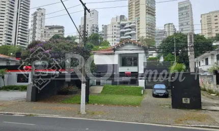 Casa comercial para locação no pacaembu, são paulo-sp: 5 salas, 4 banheiros, 21 vagas de garagem, 336m² de área.