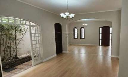 Casa com 3 quartos à venda na Rua Lincoln Queiroz Orsini, Parque Jardim Europa, Bauru, 195 m2 por R$ 850.000