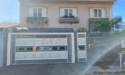 Casa com 4 quartos à venda na Rua Itapura, Jardim Cruzeiro do Sul, Bauru, 229 m2 por R$ 830.000