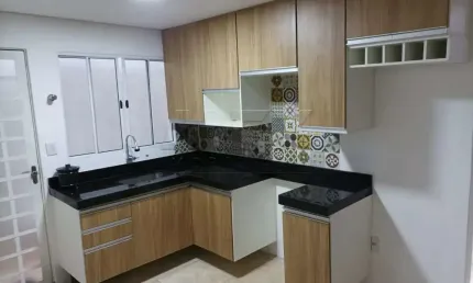 Casa com 2 quartos para alugar na Rua Antônio Machado, Jardim Redentor, Bauru, 110 m2 por R$ 2.100