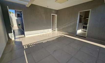 Casa com 3 quartos para alugar na Rua Ignacio Alexandre Nasralla, Jardim Amália, Bauru, 167 m2 por R$ 4.500