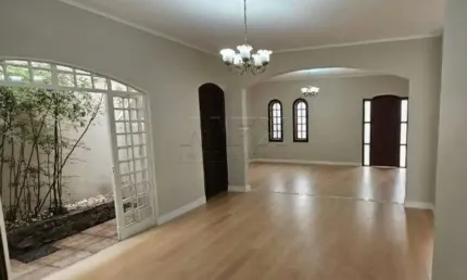 Casa com 3 quartos para alugar na Rua Lincoln Queiroz Orsini, Parque Jardim Europa, Bauru, 195 m2 por R$ 4.850