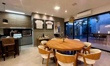 Casa em condomínio fechado com 4 quartos para alugar na Avenida Mário Ranieri, Residencial Villa Dumont, Bauru, 380 m2 por R$ 14.800