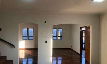 Casa com 4 quartos para alugar na Rua Aviador José de Barros Silva, Jardim América, Bauru, 217 m2 por R$ 4.800