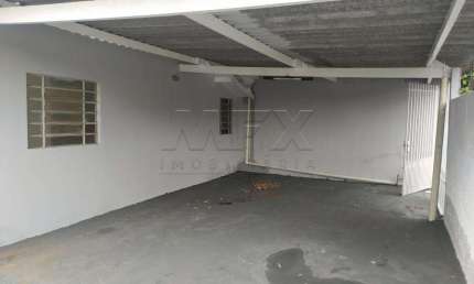 Casa com 2 quartos para alugar na Rua Luiz Bortoliero Neto, Núcleo Habitacional José Regino, Bauru, 150 m2 por R$ 1.400