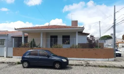 Casa com 4 dormitórios à venda, 263 m² por R$ 950.000 - Torre - João Pessoa/PB
