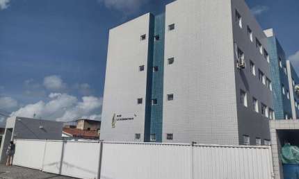 2 quartos  - ?1 vaga de garagem  - ?1 área de serviço  - ?2 banheiros  - ?Sala  - ?Cozinha  - ?Fechadura eletrônica  - ?Portas novas e fechaduras  -