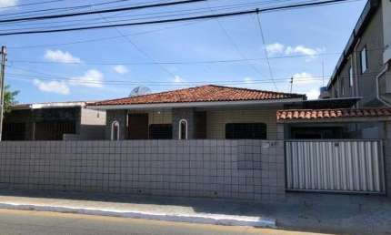 Casa com 3 dormitórios à venda, 241 m² por R$ 690.000,00 - Expedicionários - João Pessoa/PB