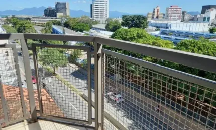 Apartamento com 1 Dormitório, 2 vagas de garagem - Centro de Florianópolis/Sc