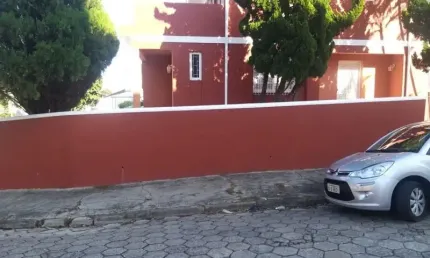 Casa no bom abrigo, pode ser comercial ou residencial.