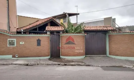 Casa com 5 Quartos e 2 banheiros à Venda, 510 m² por R$ 860.000