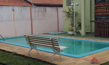 Casa com amplo quintal e piscina + ponto comercial independente, no Parque Industrial