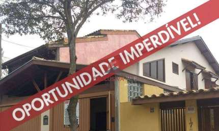 Casa com 3 dormitórios, duas suítes e um banheiro social