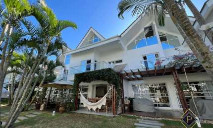 Casa à venda no bairro Praia do Estaleiro - Balneário Camboriú/SC