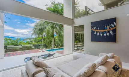 Casa à venda no bairro Estaleiro - Balneário Camboriú/SC