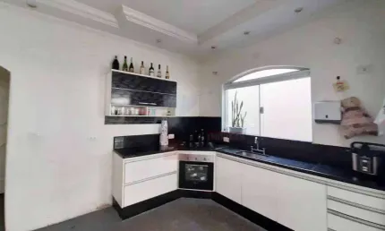 Linda casa assobradada com 4 dormitórios, sendo um suíte,  à venda, 300 m² por R$ 640.000 - São Vito - Americana/SP